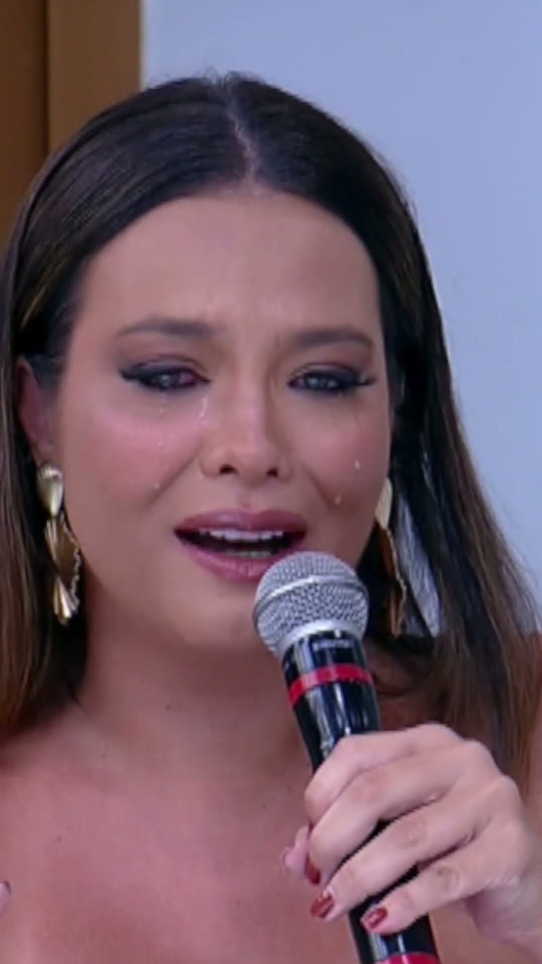 Geisy Arruda faz relato emocionado do momento em que mandou ex embora de sua casa