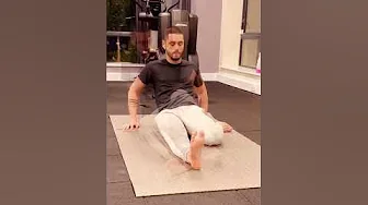 My favourite hip stretches #hipstretch #mobility #barefoot