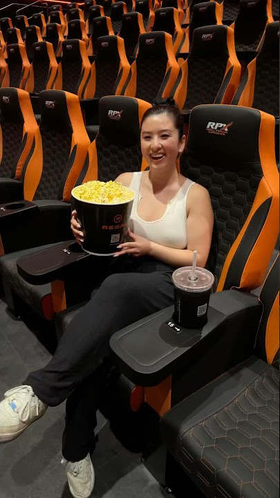 THE BEST WAY TO WATCH A MOVIE: NEW RPX IN TIMES SQUARE #rpx #regal #movies #movietheaters #nycvlog