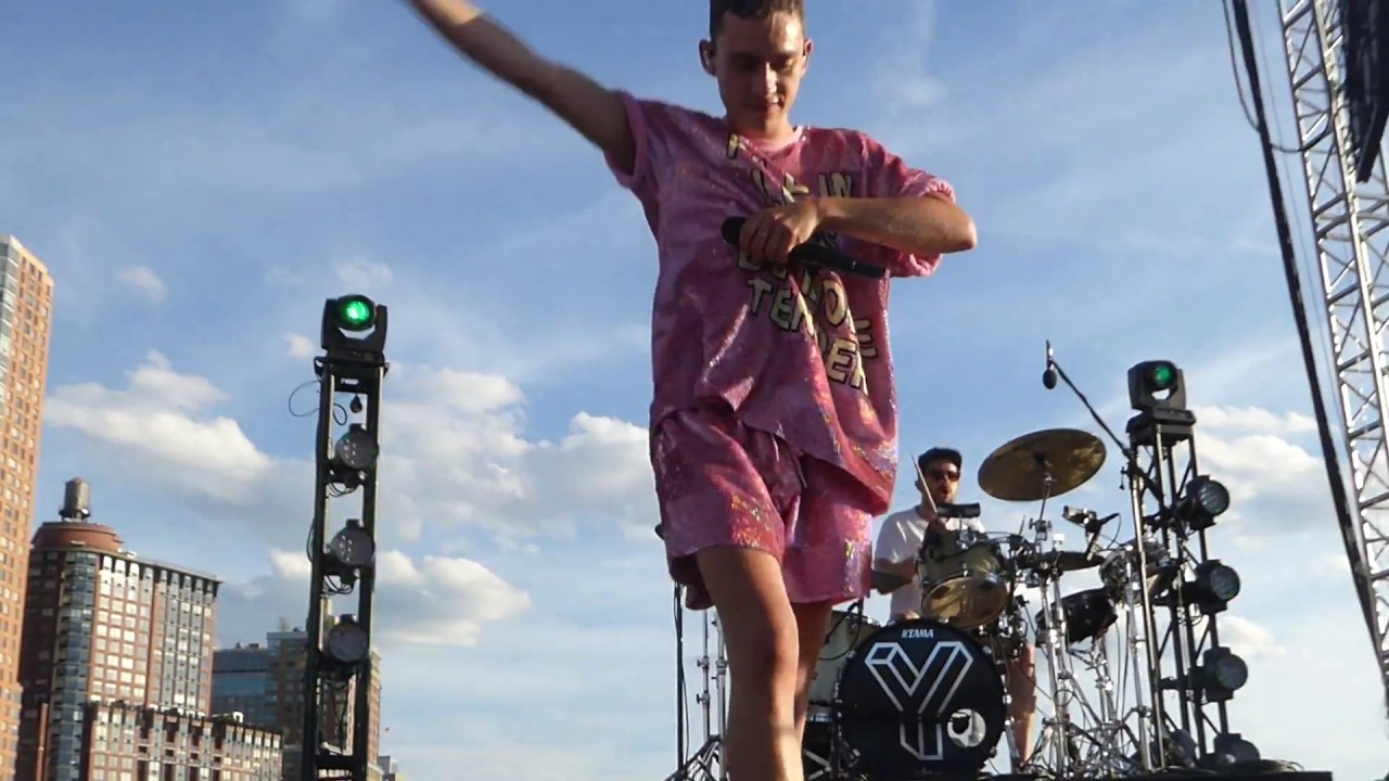 2/4 Years and Years - Ties @ NYC Pride Island 6/24/17