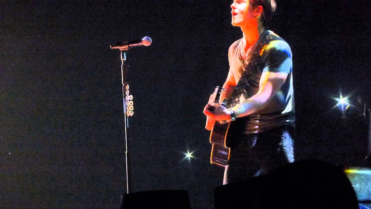 Hunter Hayes Performing Still Falling