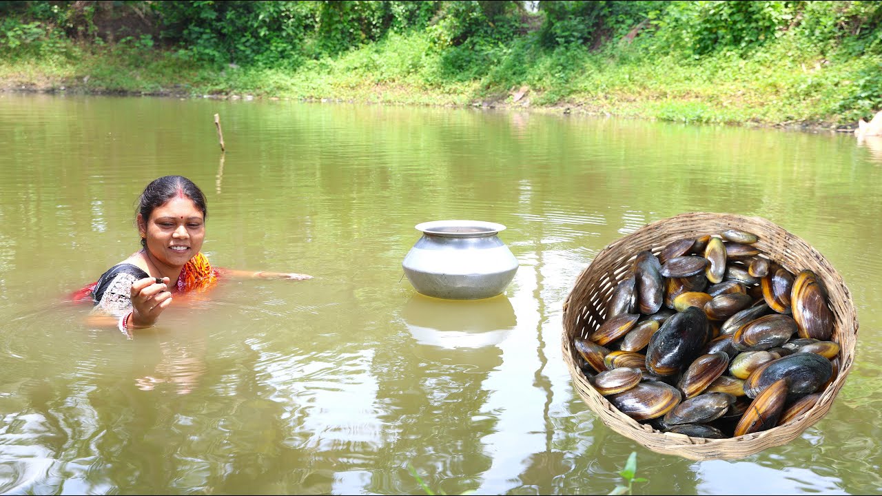 মাঝ পুকুরে নেমে আজ কৃষ্ণা জলখাসি রান্না করলো / Healthy Snail Recipe