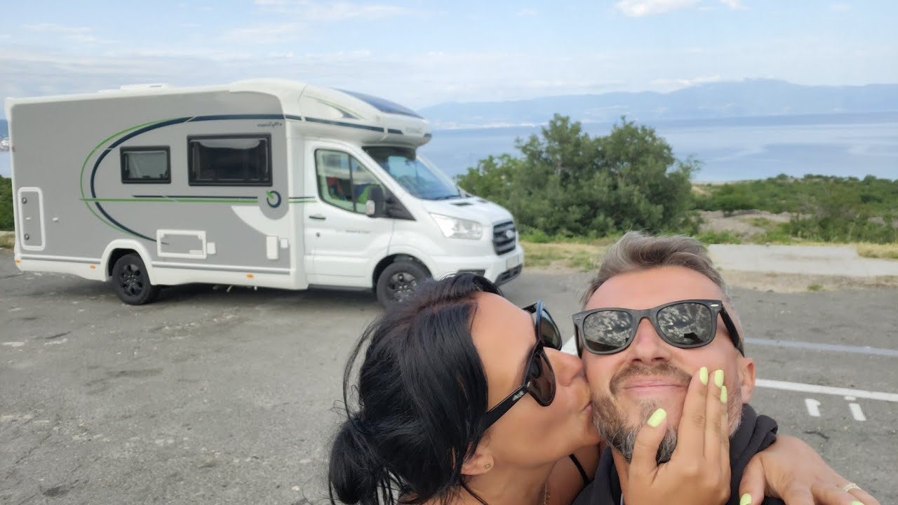 Tankujemy i wjeżdżamy mostem na wyspę Krk - Chorwacja 2025 kamperem Chausson 720 2025 Ford Transit