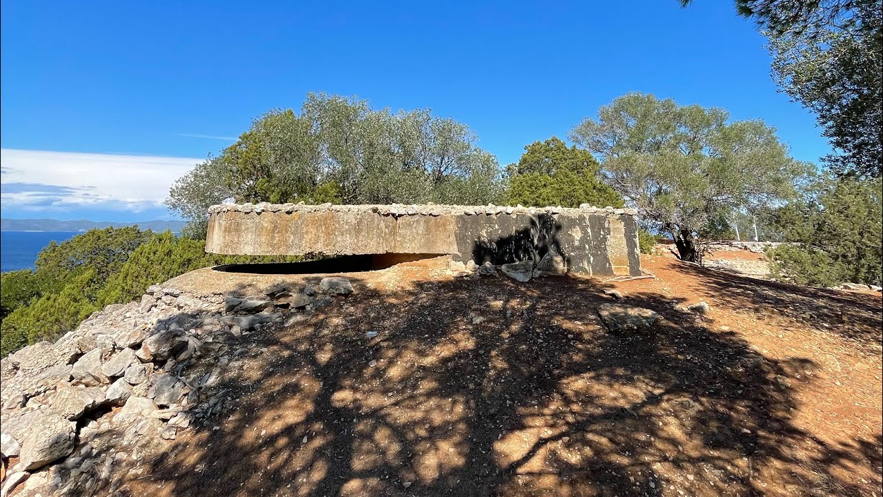 Lastovo otok Mrčara - obalna baterija s topovskim pozicijama