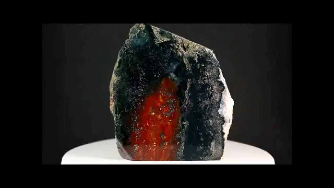 ブラッドストーン (血石)原石 一面磨き 1.8kg / Bloodstone - YouTube