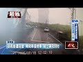 疑視線遭阻擋　機車騎士遭轉彎車撞彈飛倒地