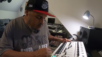 ISLA INSTRUMENTS S2400 12bit sampling drum machine (demo 194)