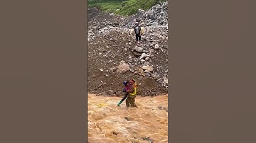 Bộ trưởng Công an biểu dương Thượng úy CSGT cứu 2 người bị lũ cuốn #proland #dinhvanthuybds #tintuc