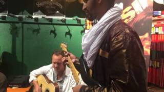18/9 16 Mdou Moctar @ Janssons Musik, Uddevalla, Sweden Guitar workshops tuareg desert blues