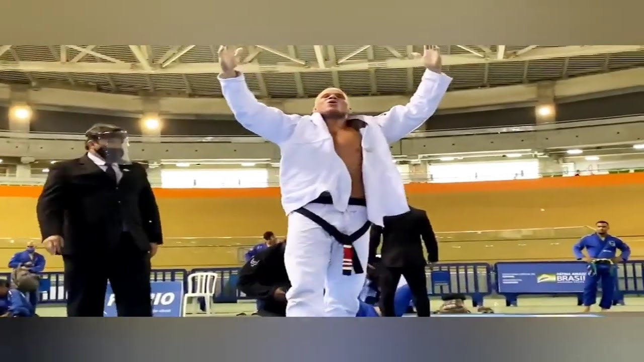 CJJ - Escola de Lutas - Nosso mestre @carrilhojj sagrou-se Campeão