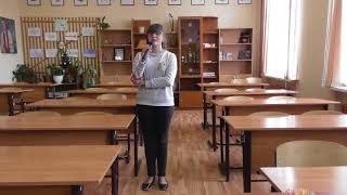 Сидорова Диана с песней "Папа мама" на занятиях по вокалу.