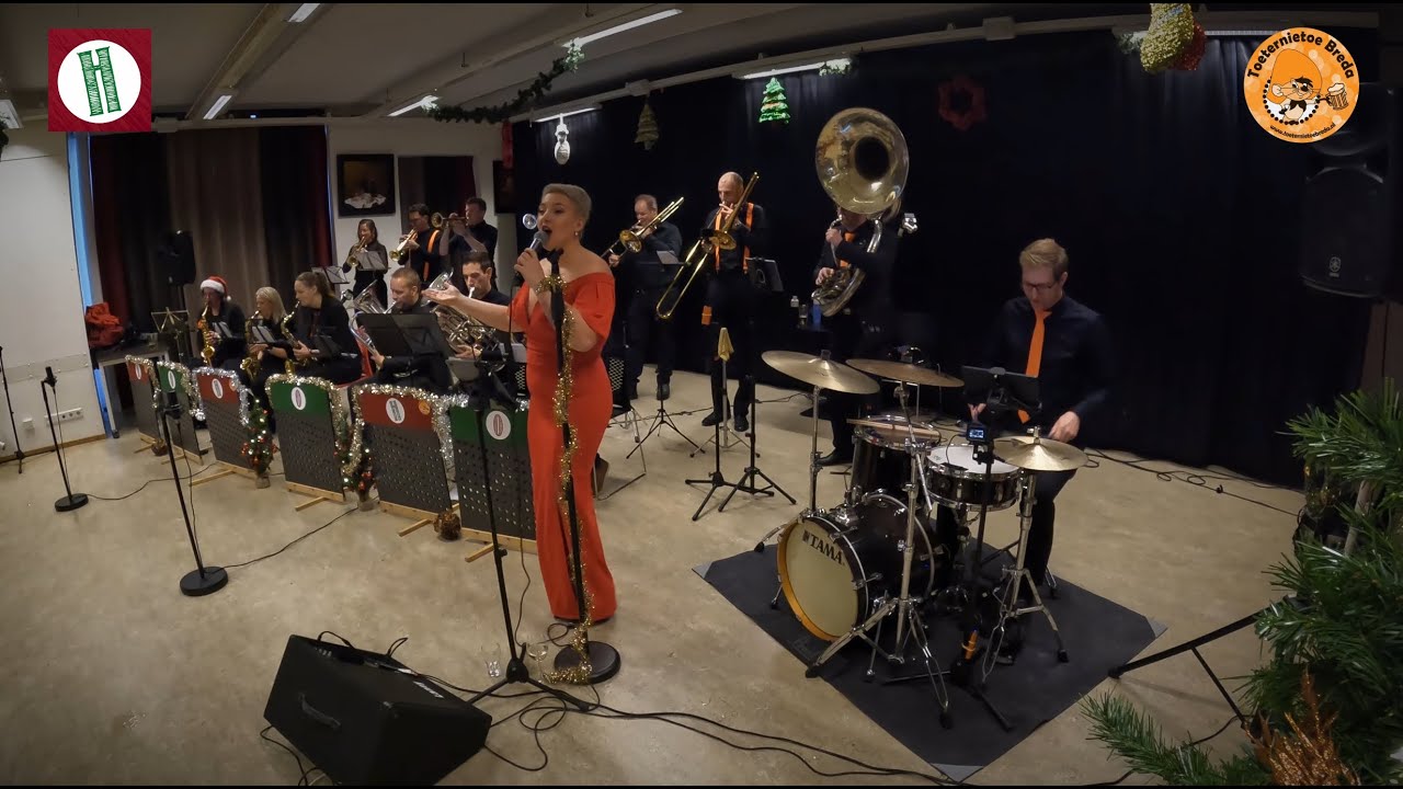 Blaaskapel Toeternietoe Breda - You Put The X In Christmas (HoHoHoempa)