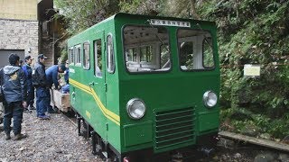 山岳救助にトロッコ活用 屋久島、警察官が運転