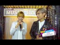 Capture de la vidéo 131108 Trouble Maker - Backstage Interview @ Music Bank