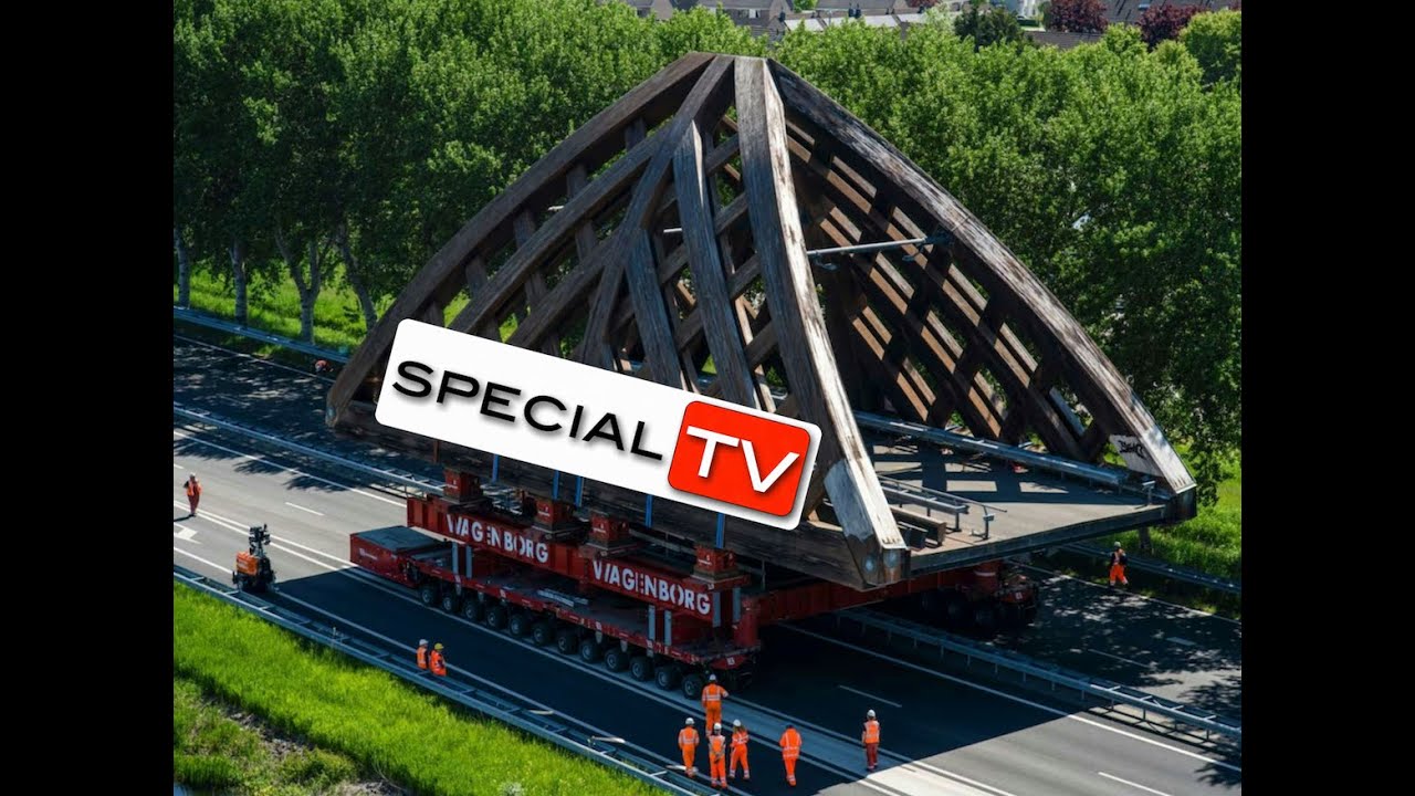 Transport en renovatie van houten Krúsrak brug. Transport and renovation of wooden Krúsra.