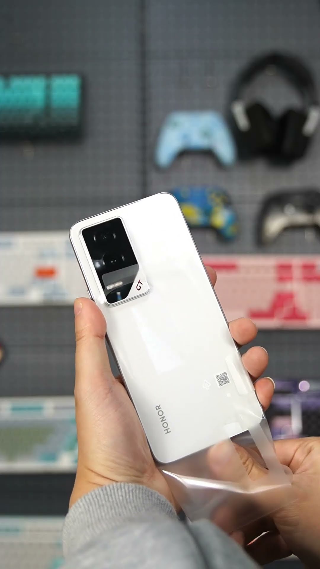 Unboxing the unreleased Honor GT phone. Who wants one? Let's see who praises it the most! Honor GT