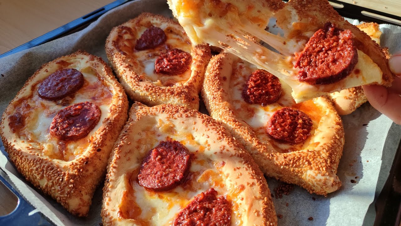 FIRINDAN ÇIKMASIYLA BİTMESİ BİR OLAN ŞAHANE SİMİT PİZZA🍕 ✅