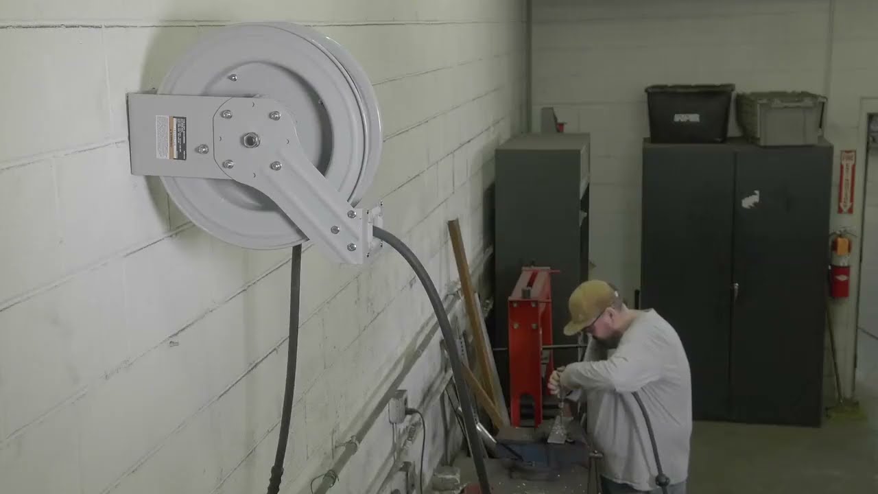 Klutch | Auto Rewind Air Hose Reel With Rubber Hose | 1/2-In. x 50-Ft.  | 73429.KLU | Features