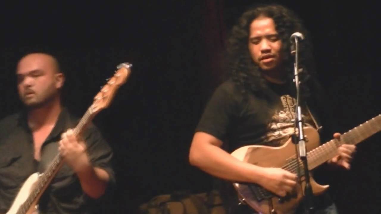 KAPOTENG BAKAL performs 