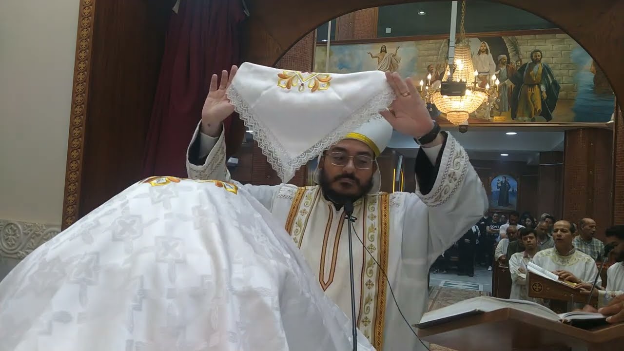 قداس كامل لأبينا القس يحنس عوض بالأشتراك مع المرتل روماني صفوت(بجودة صوت عالية)