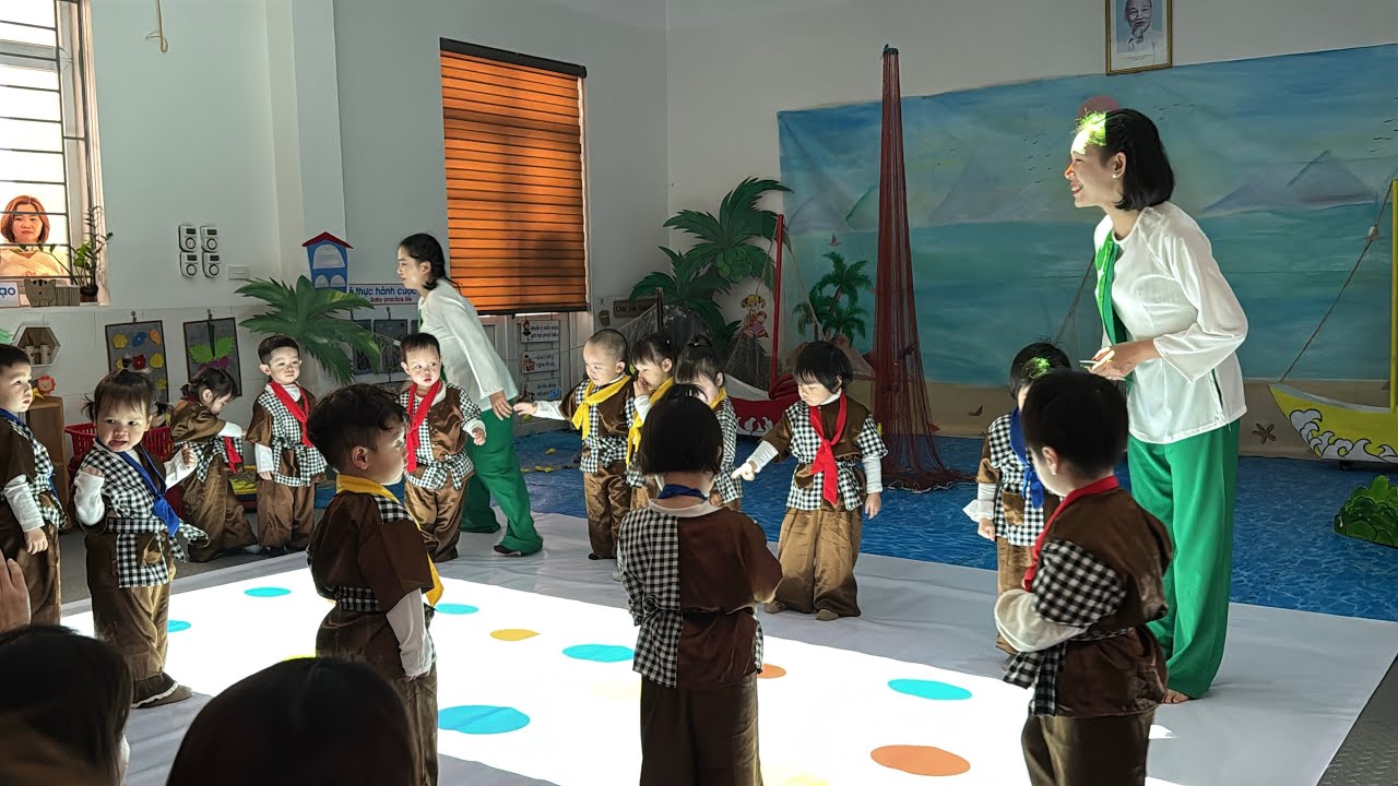 Kiến tập Giải nhất nhà trẻ- NBPB: Màu xanh, màu đỏ , màu vàng( Lứa tuổi Nhà trẻ 24-36 tháng)