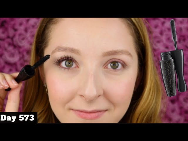 Ledsager Lab gået vanvittigt MAC In Extreme Dimension 3D Black Lash Mascara Mini Review - YouTube