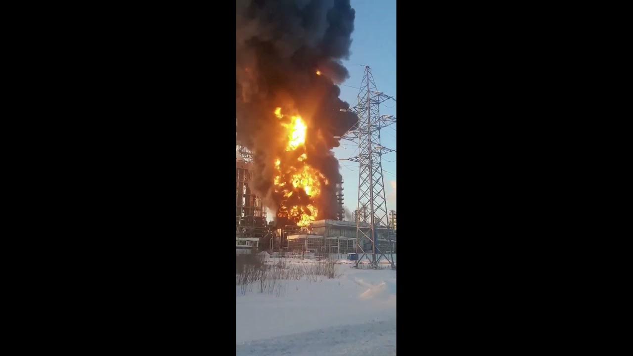 Смоленский нпз горит. Нпз антипино тюмень горит. Смоленский нпз горит. Нпз в капотне выбросы. Антипинский нефтеперерабатывающий завод.