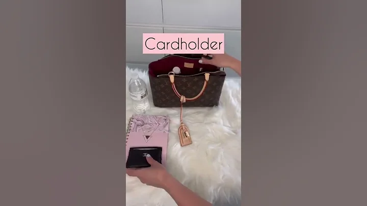 What’s in my bag | Louis Vuitton Petit Palais  #shorts #louisvuitton ❤️