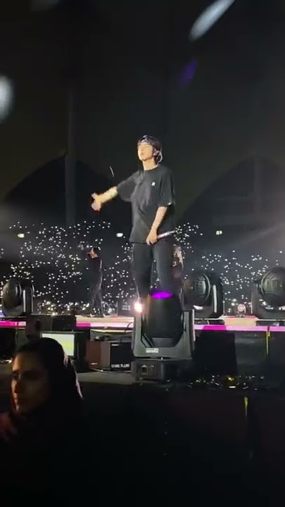 A fan throw someone to jin from bts