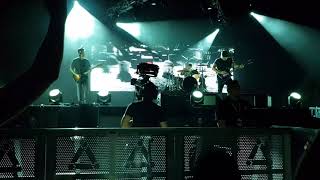Uma Thurman - Fall Out Boy (Live in Singapore)