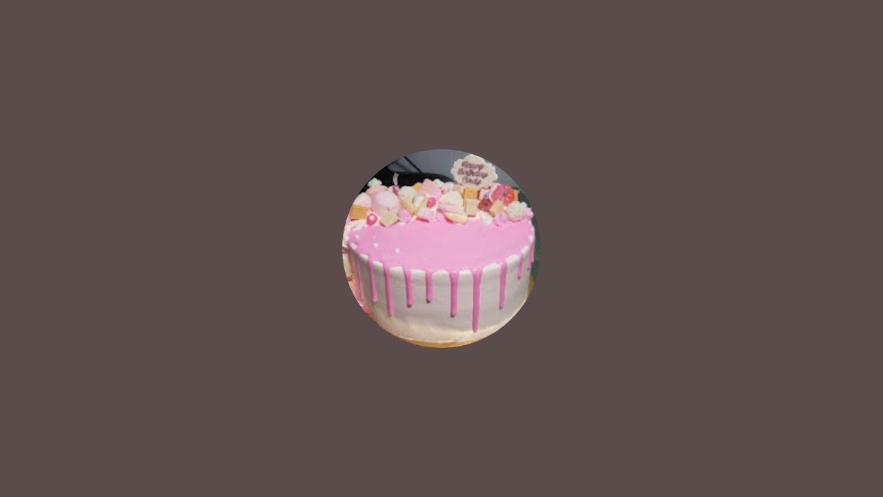 pastel  18 años y graduación 🎓  y extras de 4 en 1 con chantilly