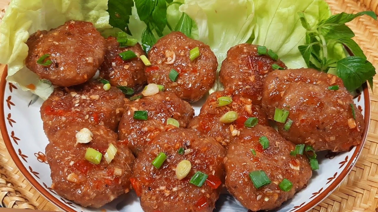 Если у вас дома есть фарш, приготовьте это блюдо прямо сейчас: фрикадельки, тушеные в рыбном соус...