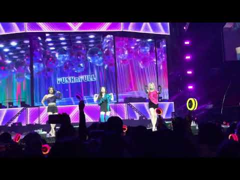 20220215 TWICE - PUSH AND PULL LIVE (Jihyo, Sana, Dahyun)