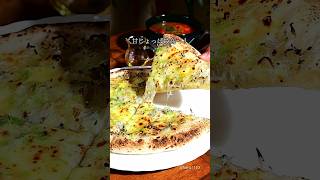 フライパンで焼くピザ