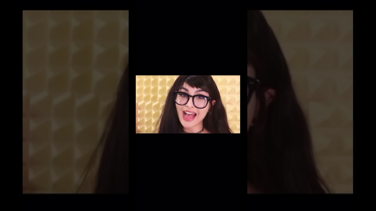 SSSniperwolf roasts Azzyland 🤭(no hate to either) 