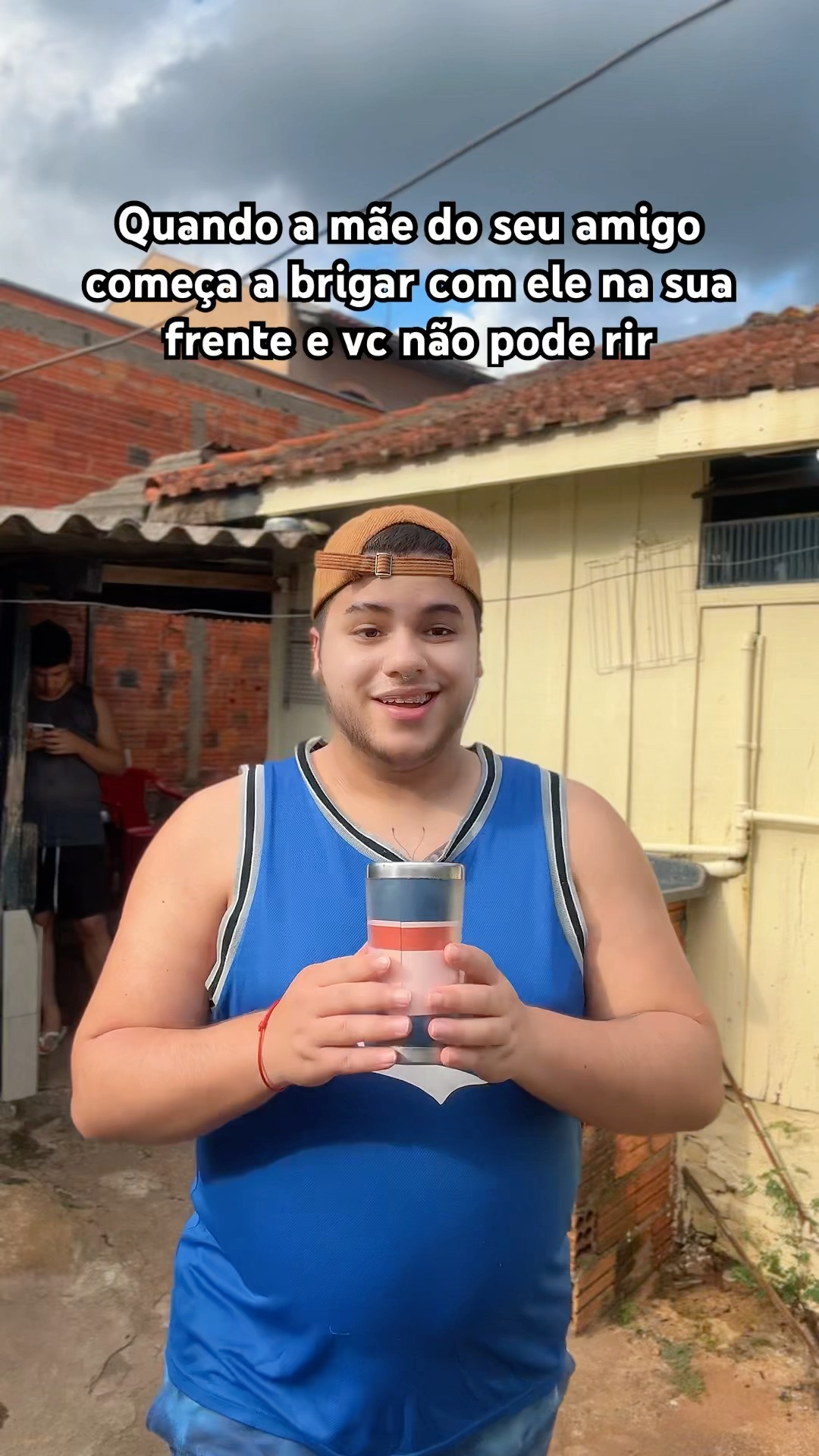 QUANDO A MÃE DO SEU AMIGO COMEÇA A BRIGAR COM ELE NA SUA FRENTE E VC NÃO PODE RIR