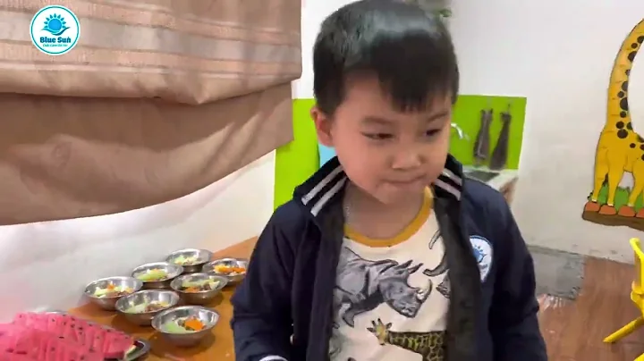 GIỜ ĂN BÉ TỰ LẬP TẠI TRƯỜNG MẦM NON BLUE SUN TỪ SƠN BẮC NINH