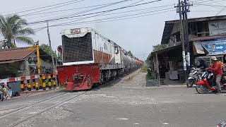 MENCARI LOKOMOTIF LEGENDARIS BB303 YANG MASIH BEROPERASI DI MEDAN