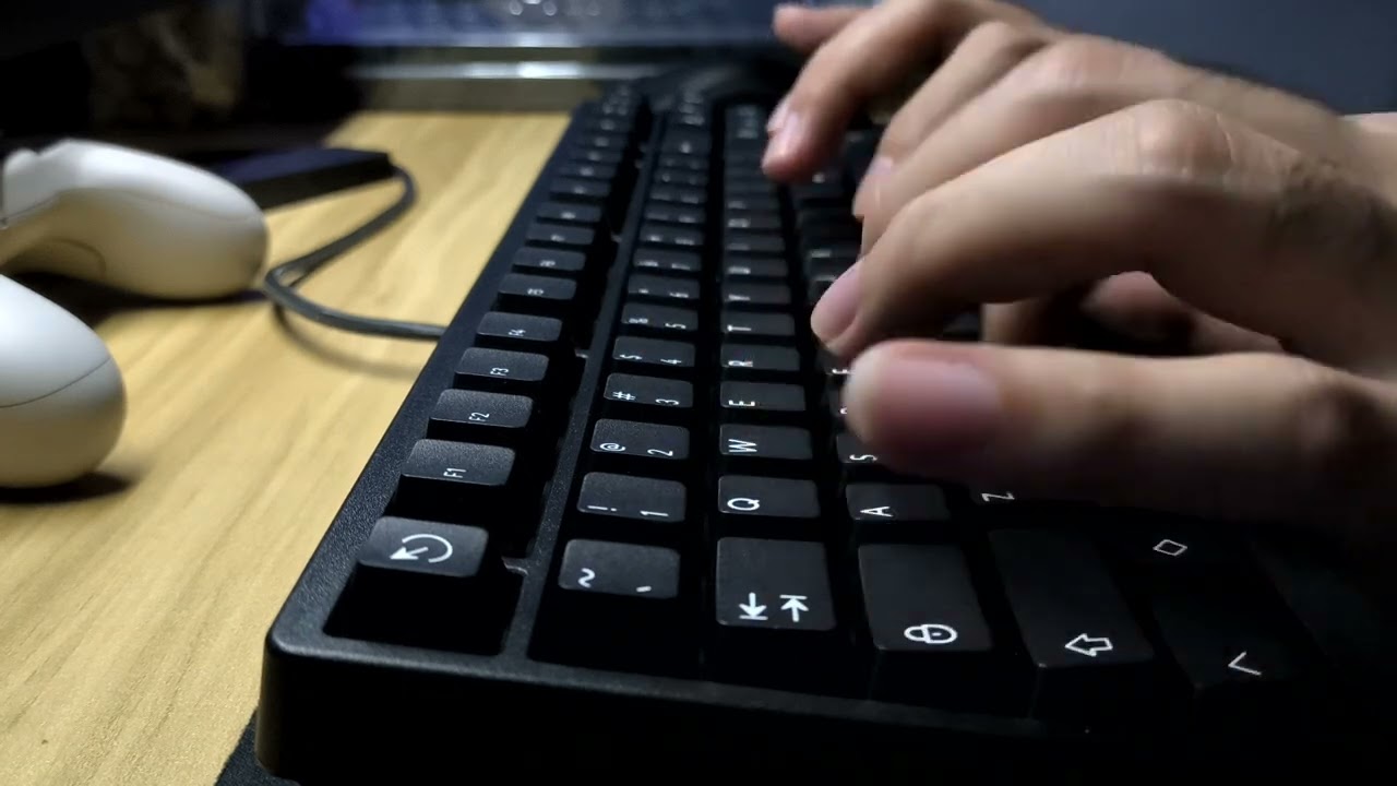 KBDFans Tiger Lite w/ Oil King & PBTFans WoB, Camera/phone mic