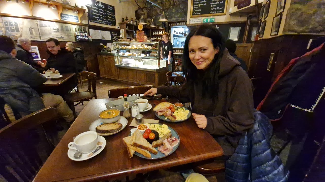 Haggis i black pudding - super miejscówka na szkockie śniadanie przy Royal Mile / Edynburg Szkocja 