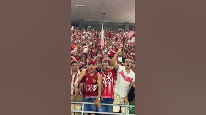 Torcida do CRB após jogo contra Santos, festejando classificação para as oitavas da Copa do Brasil.