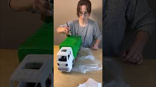 Moving Garbage Truck Cake #cakedecorating