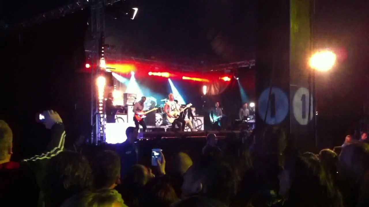 Lostprophets featuring Labrinth - Earthquake @ BBC Radio 1 Hackney Festival