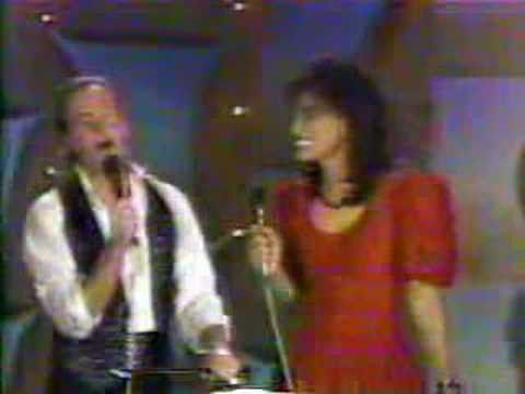 marilyn-mccoo-&-peter-allen-duet-on-solid-gold