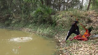 Incredible fishing video 🐠 🐬|| The smart boy & his wife fish hunting in new pond || OMG fishing  😱