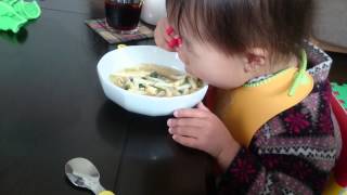 明楓はじめてのエジソンのお箸でうどん食う20140105