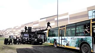 Rush Into The Bus | Police Demonstrates The Assault