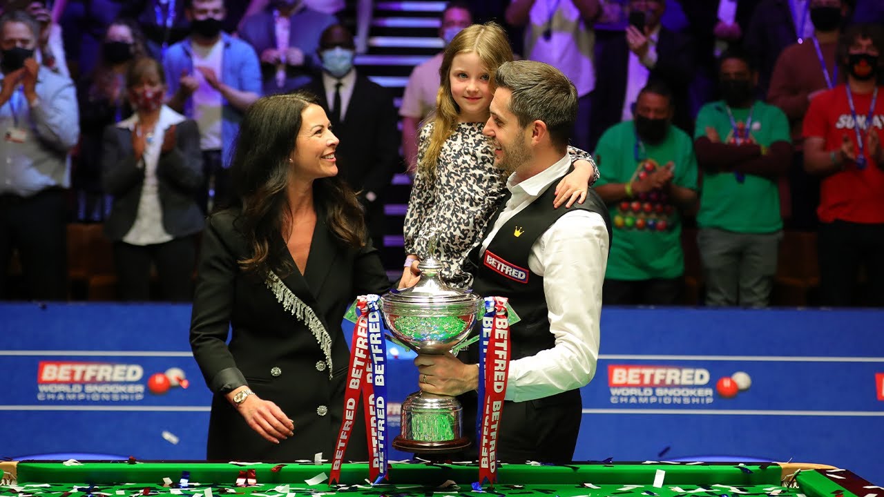 Mark Selby Lifts the 2021 World Championship Trophy FULL CELEBRATIONS and POST MATCH