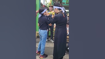 Vợ Quý Bình Và Con Trai Nghẹn Ngào Đứng Đợi Phà Đưa Tiễn  Cha Về Nơi An Nghỉ