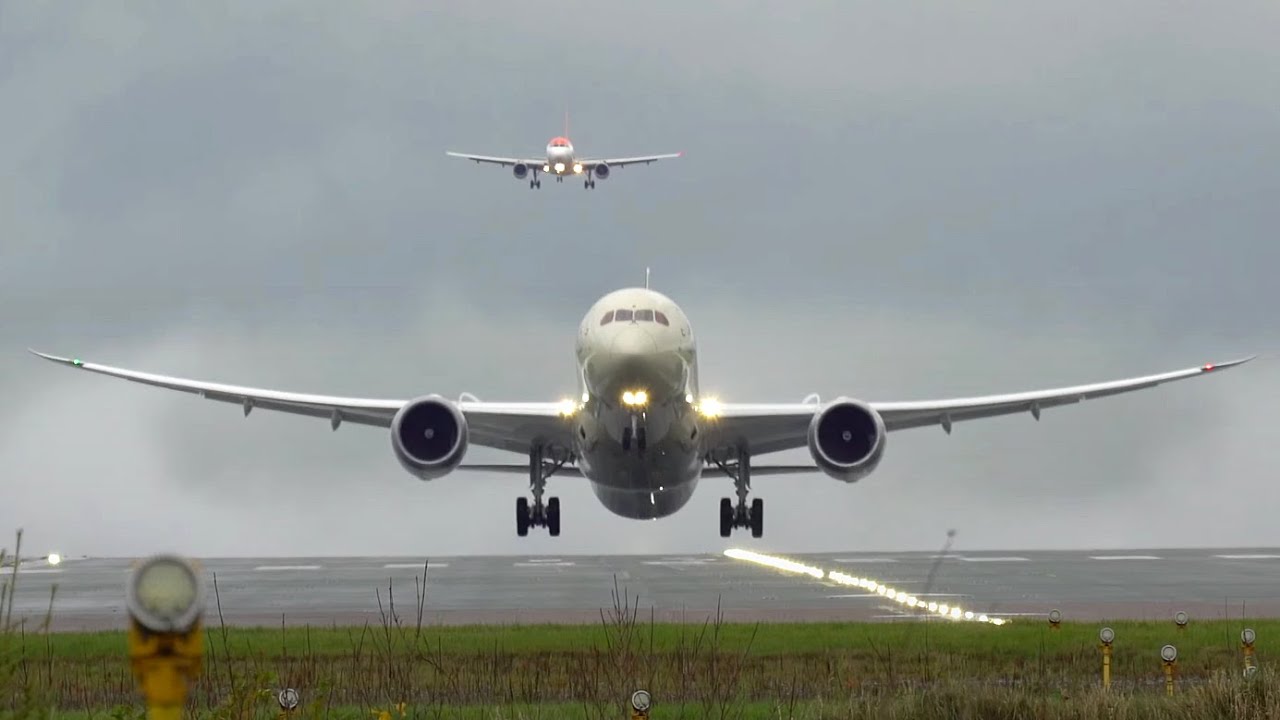 HEAD ON SPRAY Departures & Arrivals on a WET Runway at Manchester Airport- 787,777,737,A320N